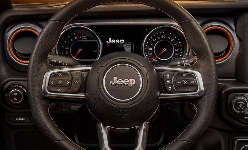 A close-up of the heated steering wheel in the 2023 Jeep Gladiator